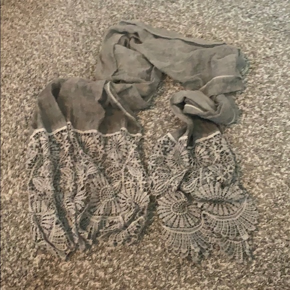 Gray Scarf with Lace End Details - Picture 1 of 2